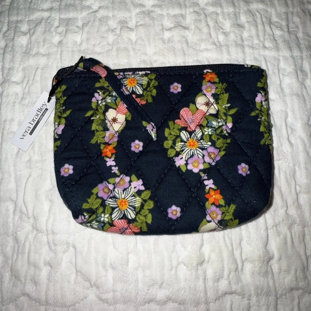 Vera Bradley NWT Black and Green Coin‎ Zipper Top Bag Floral Design